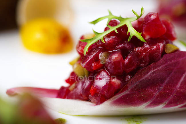 Close-up of beetroot salad on red cabbage leaf — Stock Photo