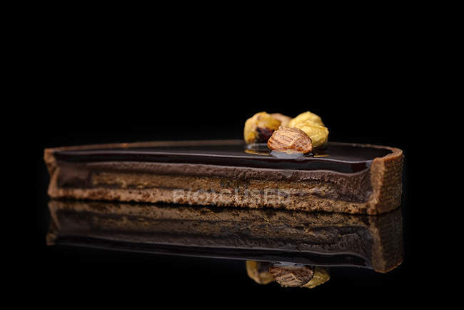 Crostata al cioccolato con ripieno di noci — Foto stock