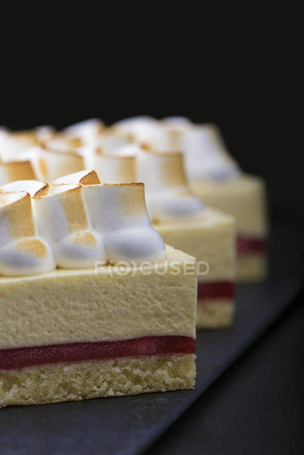 Gâteaux avec décoration de guimauves — Photo de stock