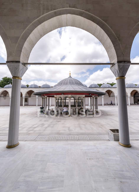 Fontana di abluzione della moschea del sultano Edirnekapi mihrimah — Foto stock