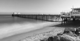 Distant view of Santa Monica wooden pier, Malibu, California, USA — Stock Photo