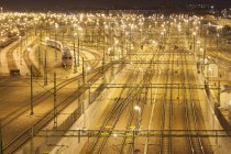 Erhöhter Blick auf den Hauptbahnhof von Malmö bei Nacht — Stockfoto