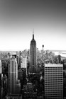 View of Empire State Building at sunset, black and white — Stock Photo