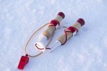Підвищений вид на стрибкову мотузку на снігу — стокове фото