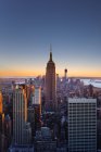 Манхеттен, Емпайр-Стейт-Білдінг на світанку — стокове фото