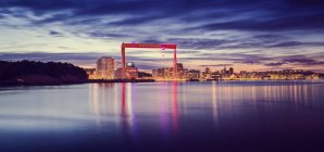 Beleuchtetes Stadtbild Göteborgs bei Einbruch der Dämmerung — Stockfoto
