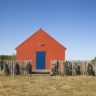 Casa de campo do pescador sob céu azul claro — Fotografia de Stock