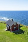 Blick auf das Haus vom Meer aus — Stockfoto