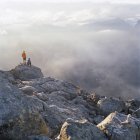 Hikers on Dalsnibba summit with Geiranger valley in background — Stock Photo