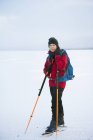 Retrato de esquiadora femenina en Are, Suecia - foto de stock