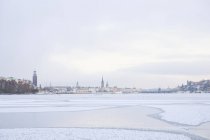 Frozen Riddarfjarden bay with distant buildings, Stockholm — Stock Photo