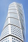 Low angle view of skyscraper on blue sky — Stock Photo