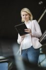 Young businesswoman using digital tablet, differential focus — Stock Photo