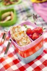 Cookies and fresh strawberries in lunch box — Stock Photo