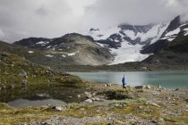 Scenic view of Jotunheimen range, tourist walking in background — Stock Photo