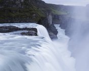 Gullfoss-Wasserfall mit Dampf auf der hvita in Island — Stockfoto