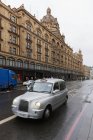 Taxi in strada a Londra, focus selettivo — Foto stock