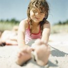 Cute girl with brown hair on beach, differential focus — Stock Photo