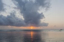 Vista panoramica sul tramonto sul mare in Kenya — Foto stock