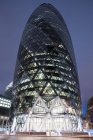 Sir Norman Foster Building in City of London at night — Stock Photo