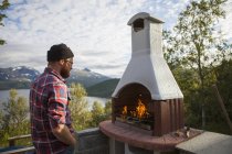 Side view of man with beard at outdoor fireplace — Stock Photo