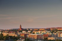 Возвышенный вид на здания города Гётеборга в солнечном свете — стоковое фото