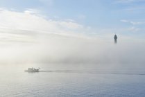 Vue panoramique du bateau en mer, mise au point sélective — Photo de stock