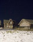 Houses at night during winter, rural scene — Stock Photo