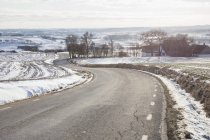 Сельская дорога зимой, Стенберже — стоковое фото