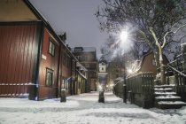 Leere Straße in der Nacht, Nordeuropa — Stockfoto