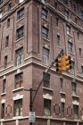 Brick building and stoplight in New York City — Stock Photo
