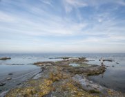 Formazioni rocciose sulla costa — Foto stock