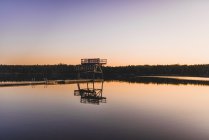 Vista panorâmica do cais no lago ao nascer do sol — Fotografia de Stock