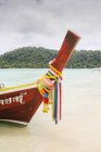 Boat on shore of beach in Ko Lanta, Thailand — Stock Photo