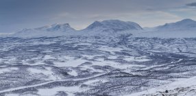 Montanhas cobertas de neve em Abisko, Suecia — Fotografia de Stock