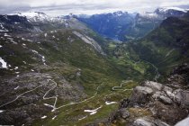 Vista elevata delle montagne e della valle vista da Dalsnibba — Foto stock