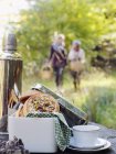 Крупним планом пікнік їжа, вибірковий фокус — стокове фото