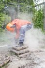 Worker cutting concrete blocks with circular saw — Stock Photo