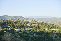 Мальовничий вид на будинки в пагорби в Голлівуді, США — стокове фото