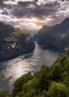 Vista panorâmica do fiorde em Geiranger, Noruega — Fotografia de Stock