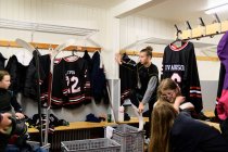 Girls in changing room preparing for ice hockey training — Stock Photo