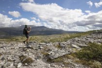 Man hiking in Rondane National Park, Norway — стокове фото