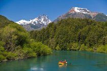 Rafting sur la rivière Futaleufu, Chili Rejets modèles — Photo de stock