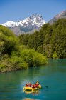 Lanzamiento de rafting en río Futaleufu, Chile - foto de stock