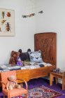 Chambre d'enfant avec ours en peluche — Photo de stock
