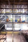 Arbeiter auf Baugerüsten — Stockfoto
