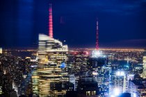 Arranha-céus iluminados em New York, EUA — Fotografia de Stock