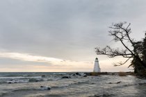 Lighthouse by Lake Vattern in Karlsborg, Sweden — Photo de stock