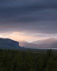 Skammabakte montanha ao pôr do sol na Suécia — Fotografia de Stock