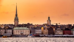 Старе місто на заході сонця в Стокгольмі (Швеція). — стокове фото